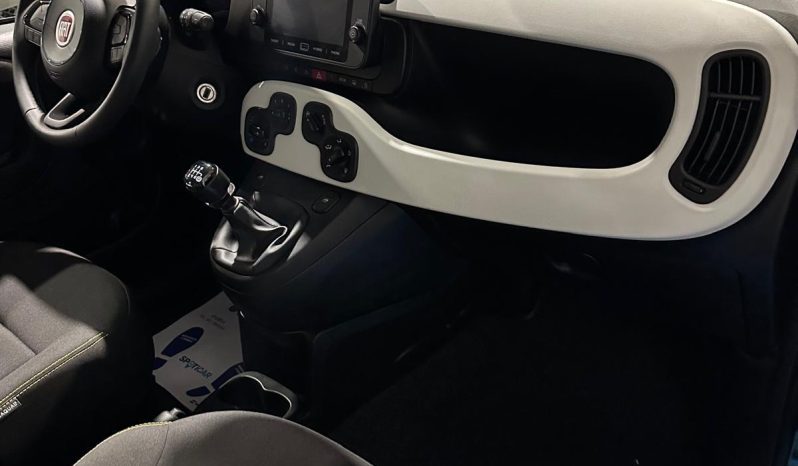 FIAT Pandina Cross Hybrid – Grinta, Efficienza e Consegna Immediata pieno