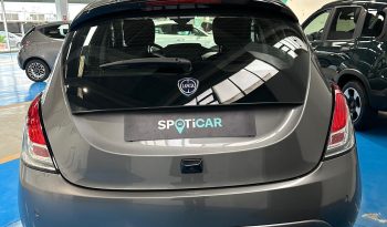 Ypsilon Platino 1.0 Hybrid – Eleganza Italiana a Prezzo Speciale pieno