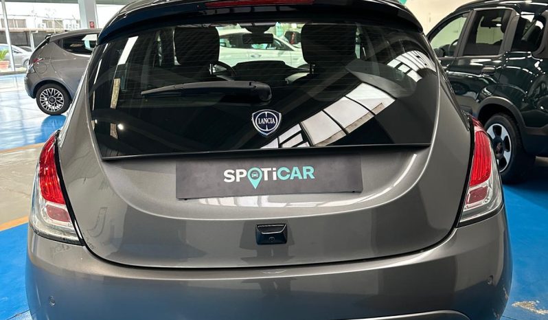 Ypsilon Platino 1.0 Hybrid – Eleganza Italiana a Prezzo Speciale pieno