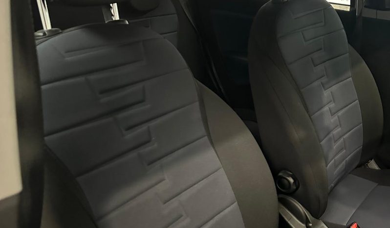 Ypsilon Platino 1.0 Hybrid – Eleganza Italiana a Prezzo Speciale pieno