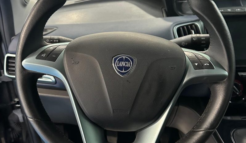 Ypsilon Platino 1.0 Hybrid – Eleganza Italiana a Prezzo Speciale pieno