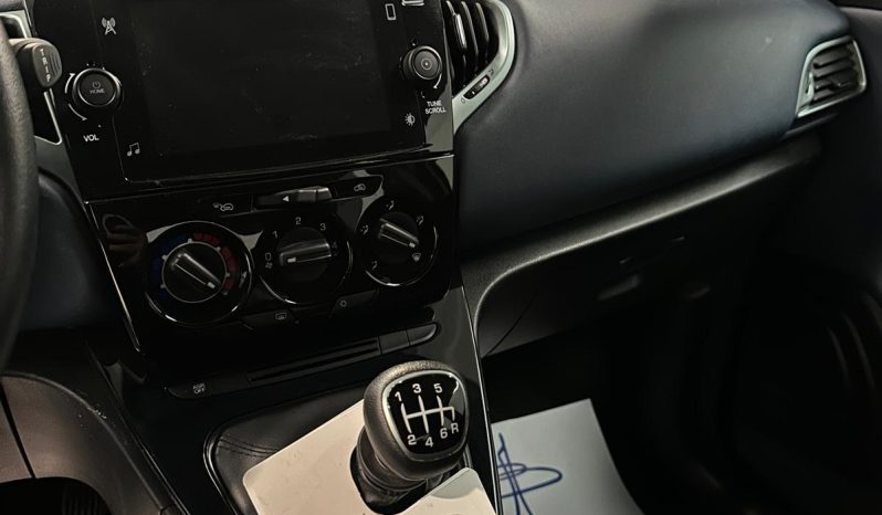 Ypsilon Platino 1.0 Hybrid – Eleganza Italiana a Prezzo Speciale pieno