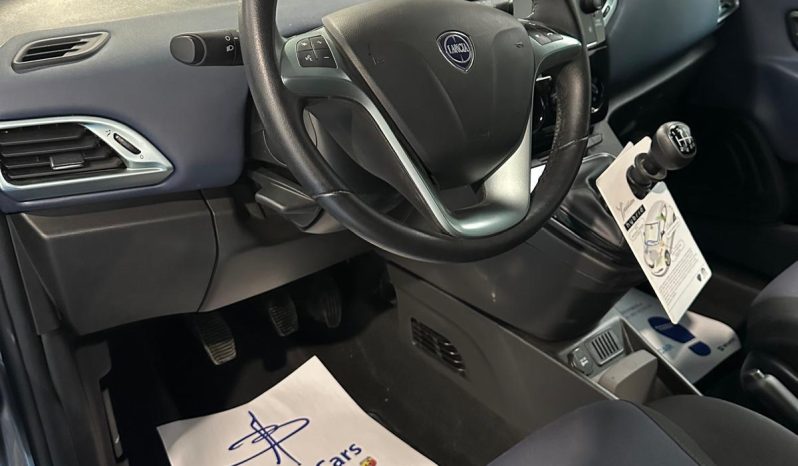 Ypsilon Platino 1.0 Hybrid – Eleganza Italiana a Prezzo Speciale pieno