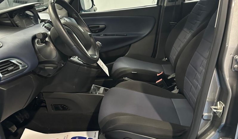 Ypsilon Platino 1.0 Hybrid – Eleganza Italiana a Prezzo Speciale pieno