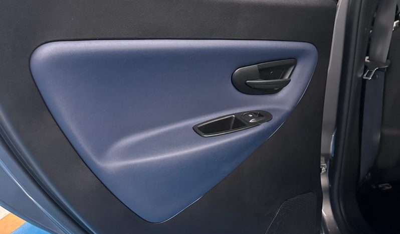 Ypsilon Platino 1.0 Hybrid – Eleganza Italiana a Prezzo Speciale pieno