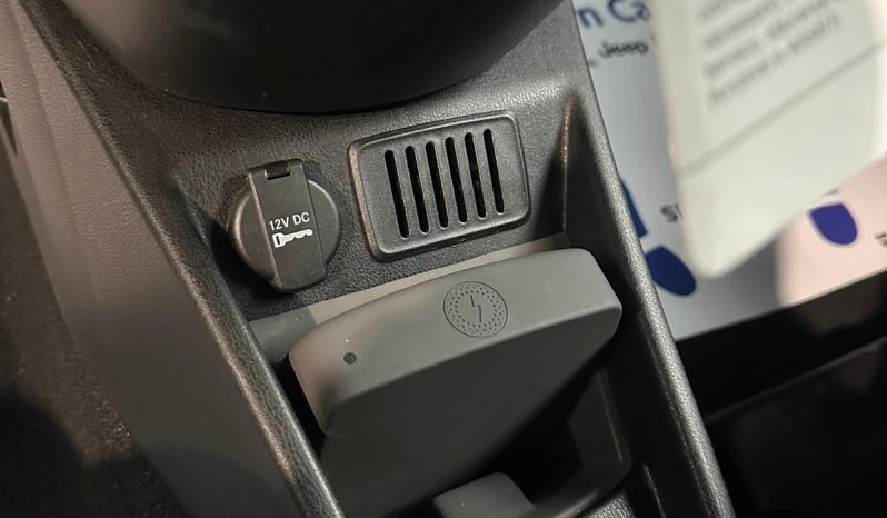 Ypsilon Platino 1.0 Hybrid – Eleganza Italiana a Prezzo Speciale pieno