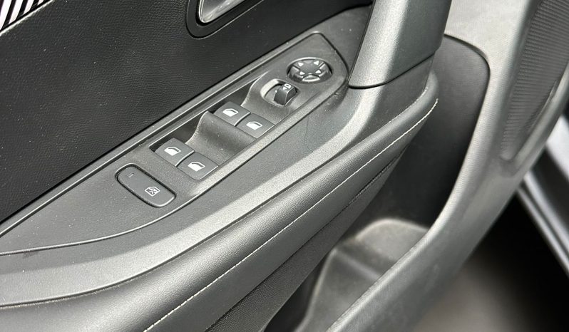 Peugeot 2008 Allure 2025 pieno