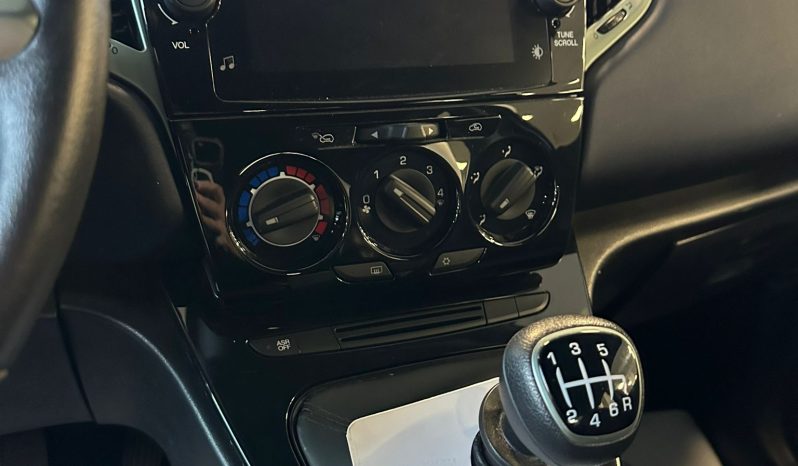 LANCIA YPSILON HYBRID PLATINO 70CV – TOP DI GAMMA – 2024 pieno