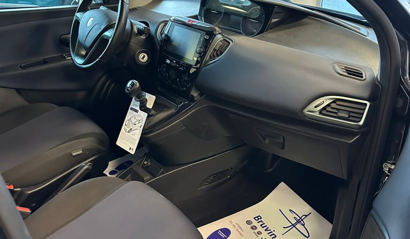 LANCIA YPSILON HYBRID PLATINO 70CV – TOP DI GAMMA – 2024 pieno