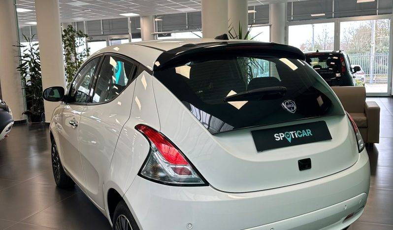 LANCIA YPSILON HYBRID PLATINO – UFFICIALE FIAT ITALIA pieno