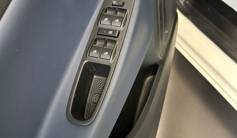 LANCIA YPSILON HYBRID PLATINO – UFFICIALE FIAT ITALIA pieno