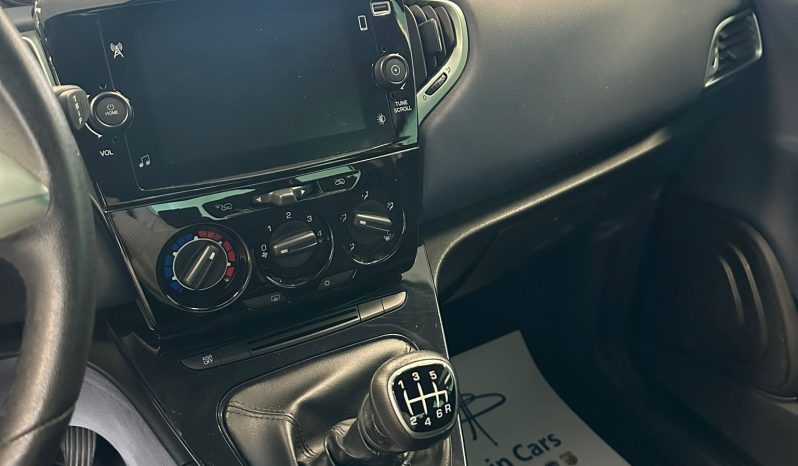 LANCIA YPSILON HYBRID PLATINO – UFFICIALE FIAT ITALIA pieno