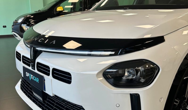 NUOVA YPSILON HYBRID AUTOMATICA LX – MODELLO 2025 pieno