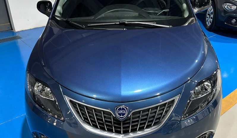 LANCIA YPSILON 70CV HYBRID – ELEGANZA & TECNOLOGIA pieno