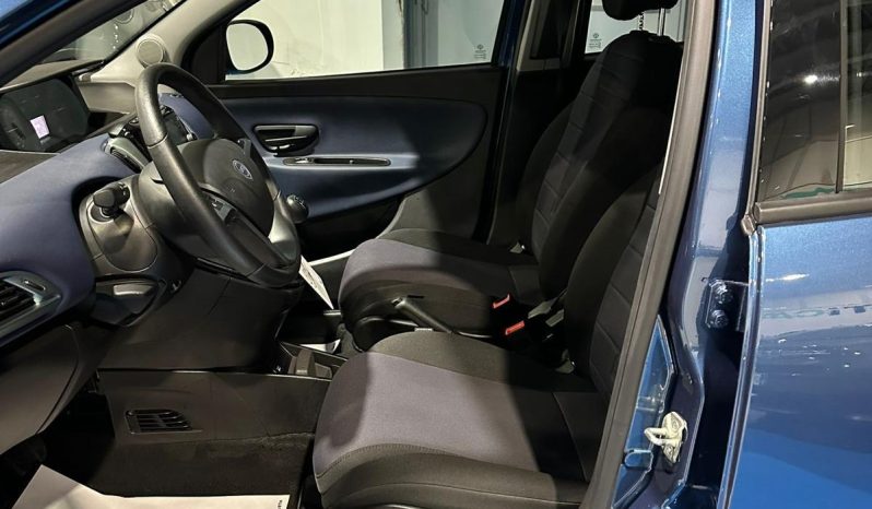 LANCIA YPSILON 70CV HYBRID – ELEGANZA & TECNOLOGIA pieno