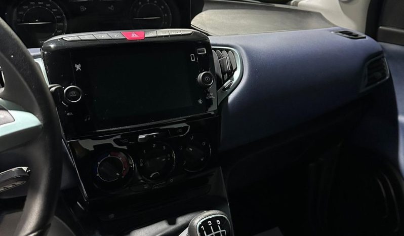 LANCIA YPSILON 70CV HYBRID – ELEGANZA & TECNOLOGIA pieno