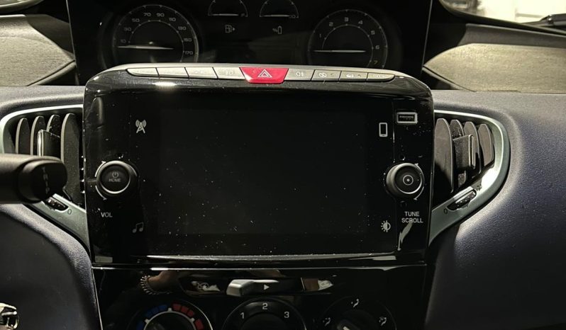 LANCIA YPSILON 70CV HYBRID – ELEGANZA & TECNOLOGIA pieno