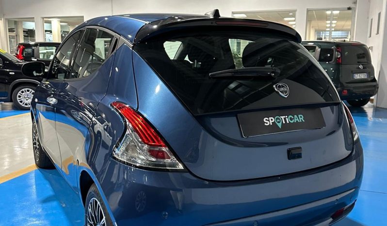LANCIA YPSILON 70CV HYBRID – ELEGANZA & TECNOLOGIA pieno