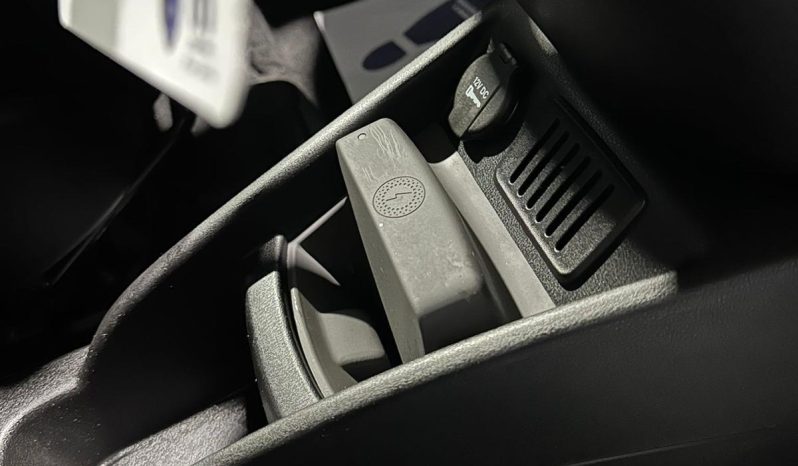 LANCIA YPSILON 70CV HYBRID – ELEGANZA & TECNOLOGIA pieno