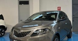 YPSILON PLATINO IBRIDA – ELEGANZA E TECNOLOGIA AL TOP