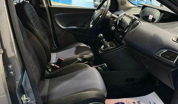 YPSILON PLATINO IBRIDA – ELEGANZA E TECNOLOGIA AL TOP pieno