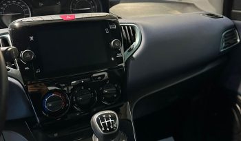 YPSILON PLATINO IBRIDA – ELEGANZA E TECNOLOGIA AL TOP pieno