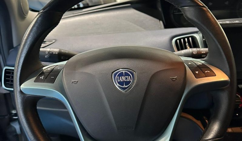 YPSILON PLATINO IBRIDA – ELEGANZA E TECNOLOGIA AL TOP pieno