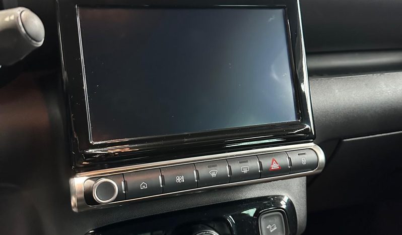 Perfetta per chi cerca un SUV compatto con tecnologia moderna, comfort e praticità quotidiana pieno