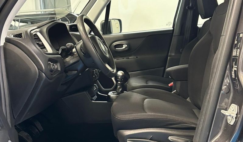 JEEP RENEGADE SPORT GPL – SUV GRINTOSO, COMODO E DAI COSTI RIDOTTI pieno