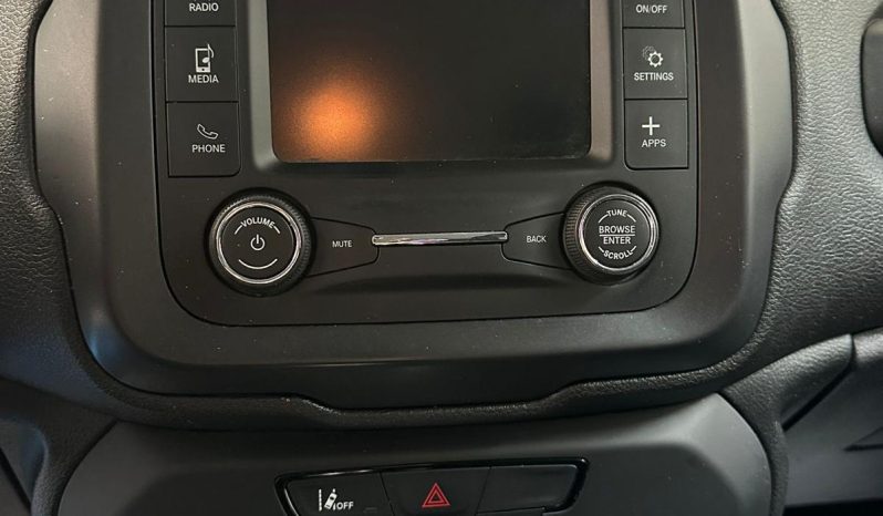 JEEP RENEGADE SPORT GPL – SUV GRINTOSO, COMODO E DAI COSTI RIDOTTI pieno