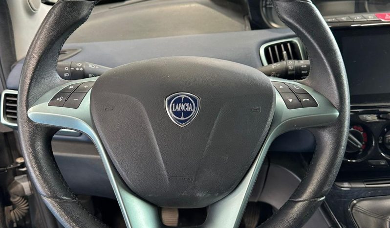 Lancia Ypsilon Hybrid Platino 2024 – Aziendale, Full Optional, Eleganza Italiana! pieno