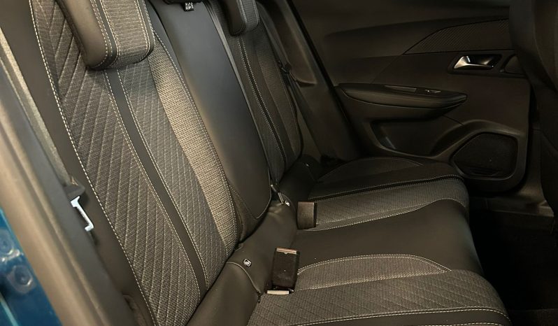 Peugeot 2008 1.2 PureTech 100CV Allure Pack LED Sensori Ant/Post 2025 pieno