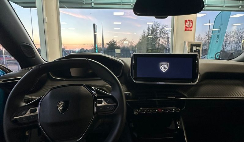 Peugeot 2008 1.2 PureTech 100CV Allure Pack LED Sensori Ant/Post 2025 pieno