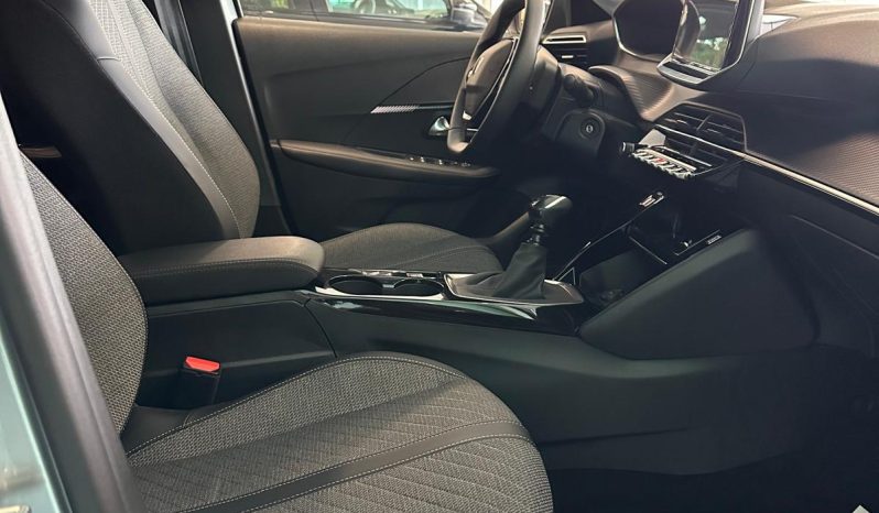 Peugeot 208 1.2 PureTech 100 CV Allure Pack 2025 – Solo 6.000 KM pieno