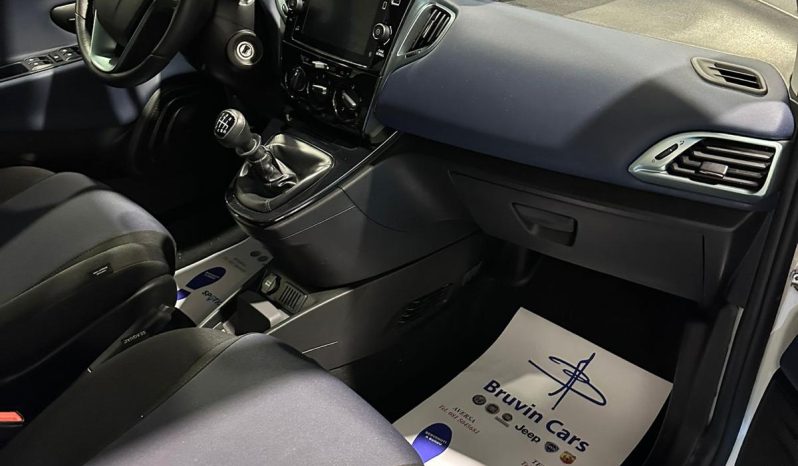 Lancia Ypsilon Hybrid Platino 2024 – Top di Gamma pieno