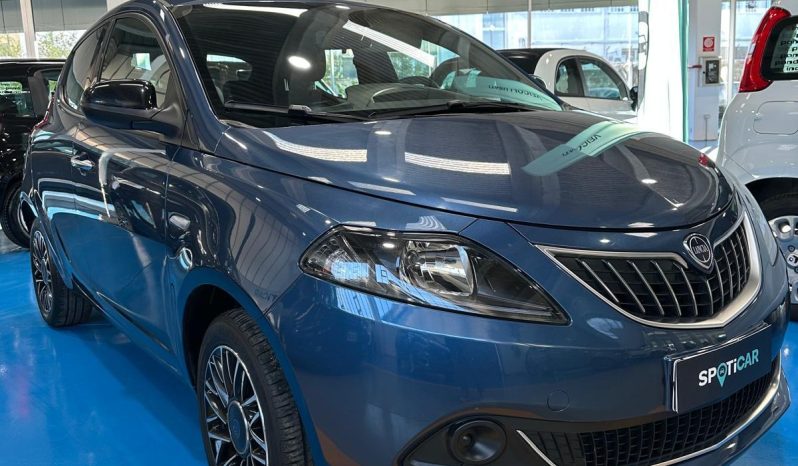 Lancia Ypsilon 1.0 Hybrid 70 CV – Platino 2024, Super Accessoriata pieno