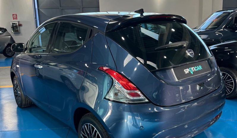 Lancia Ypsilon 1.0 Hybrid 70 CV – Platino 2024, Super Accessoriata pieno
