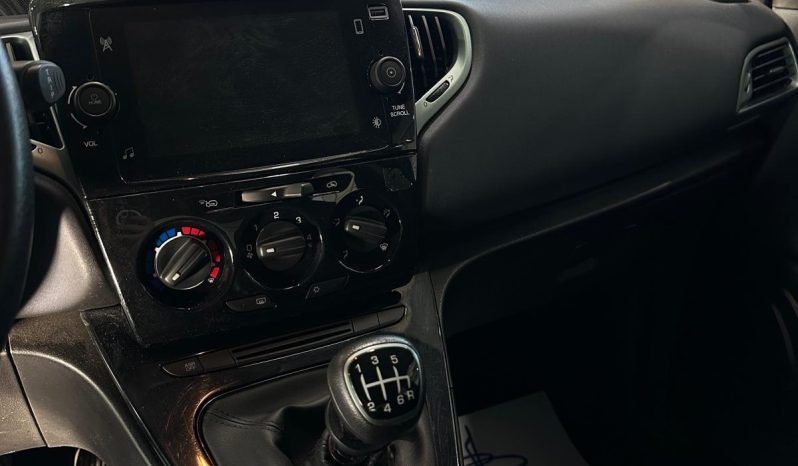 Lancia Ypsilon 1.0 Hybrid 70 CV – Platino 2024, Super Accessoriata pieno