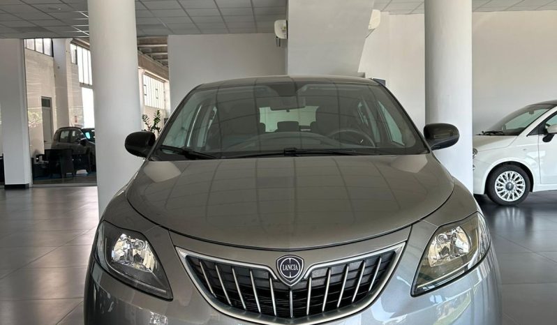 Lancia Ypsilon Platino 2024 – Eleganza, Comfort e Bassi Consumi pieno