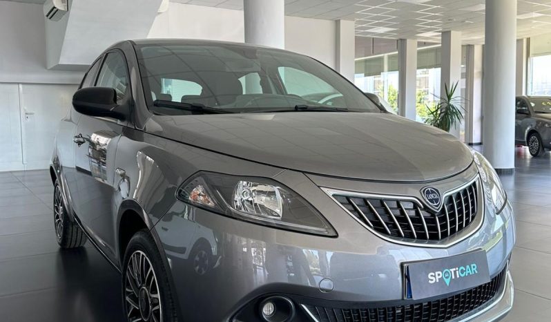 Lancia Ypsilon Platino 2024 – Eleganza, Comfort e Bassi Consumi pieno