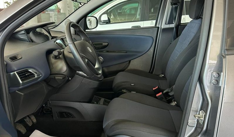 Lancia Ypsilon Platino 2024 – Eleganza, Comfort e Bassi Consumi pieno