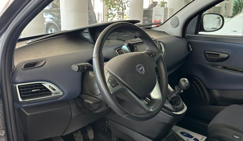 Lancia Ypsilon Platino 2024 – Eleganza, Comfort e Bassi Consumi pieno