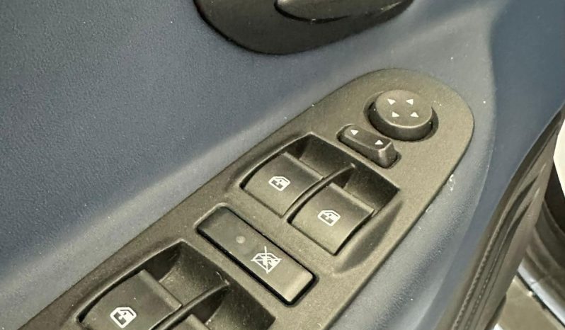 Lancia Ypsilon Platino 2024 – Eleganza, Comfort e Bassi Consumi pieno