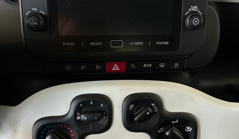 Fiat Pandina Cross Hybrid – Tecnologia, Comfort e Bassi Consumi pieno