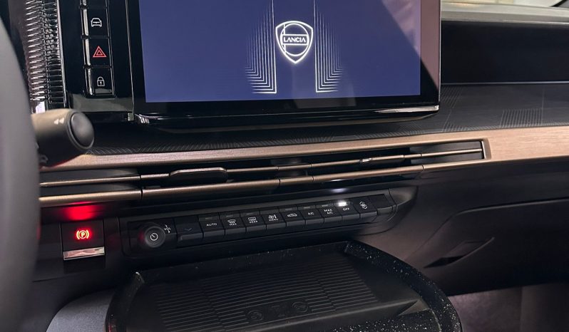 Lancia Ypsilon LX Hybrid Automatica – Eleganza e Tecnologia Premium pieno