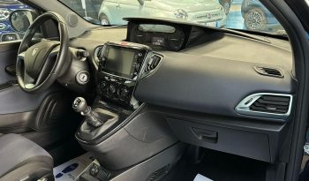 Lancia Ypsilon 1.0 Hybrid 70 CV – Tecnologia, Comfort e Bassi Consumi pieno