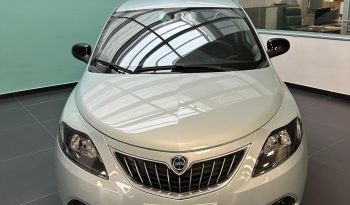 Lancia Ypsilon 1.0 Hybrid 70 CV – Platino, CarPlay E Retrocamera pieno