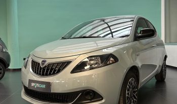 Lancia Ypsilon 1.0 Hybrid 70 CV – Platino, CarPlay E Retrocamera pieno