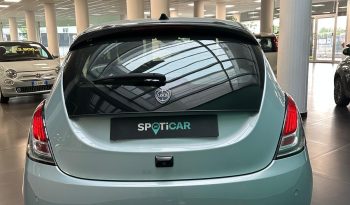 Lancia Ypsilon 1.0 Hybrid 70 CV – Platino, CarPlay E Retrocamera pieno