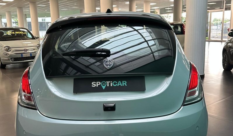 Lancia Ypsilon 1.0 Hybrid 70 CV – Platino, CarPlay E Retrocamera pieno